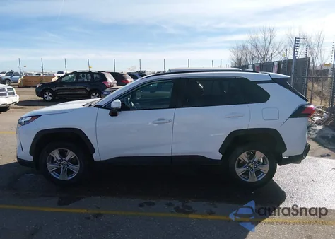 2025 Toyota Rav4 Xle z USA, uszkodzony, nr VIN 2T3W1RFV1SW377384